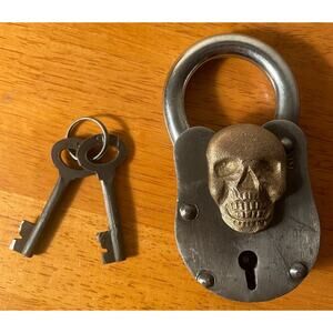 Gold Pirate Skull Lock & Skeleton Key Devil Island Treasure Chest Beach Decor